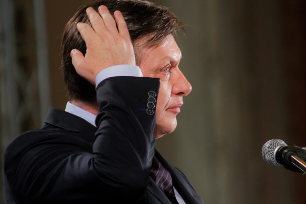 ccr se reuneste din nou pentru a dezbate o noua sesizare impotriva candidaturii lui crin antonescu 67d2aa741e8c4