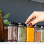ce termen de valabilitate au condimentele cand expira si cum se depoziteaza corect ierburile aromatice uscate 67d65c1c3d9ca