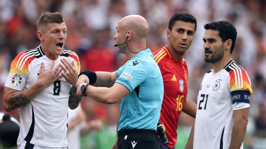 Cel mai controversat arbitru de la EURO 2024, delegat la meciul Olympique Lyon - FCSB 1 cel mai controversat arbitru de la euro 2024 delegat pentru olympique lyon fcsb 67d00e5c251da