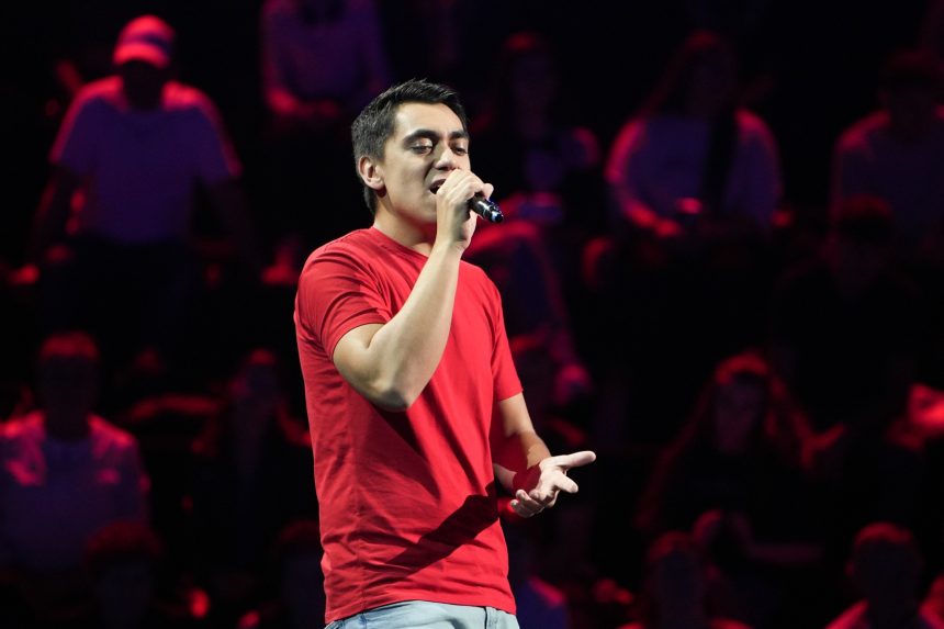 Cine este Robert Olaru de la X Factor 2025: Forează puțuri ziua și studiază noaptea. „Tata îmi spunea să mă las de muzică.” 1 cine este robert olaru de la x factor 2025 ziua foreaza puturi si noaptea studiaza tata imi spunea sa ma las de muzica 67d4413090ca4