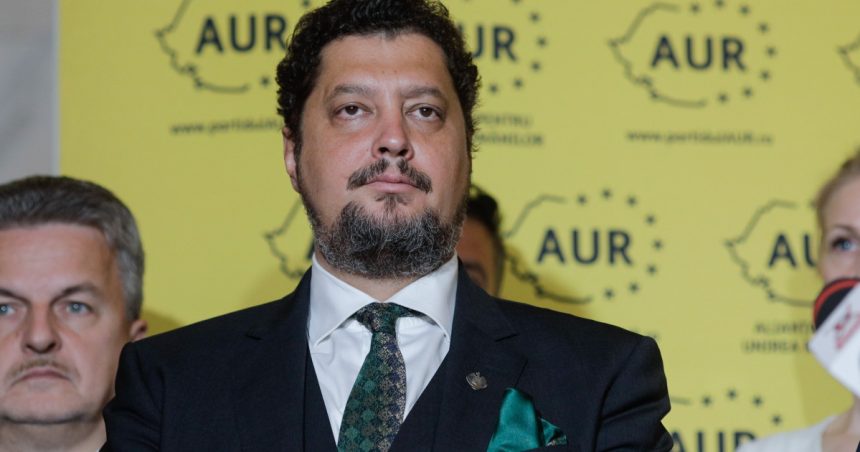 Claudiu Târziu: „Suntem pe marginea prăpastiei şi aşteptăm salvarea de la un cuplet binecuvântat de Georgescu” 1 claudiu tarziu suntem pe marginea prapastiei si asteptam salvarea de la un cuplet binecuvantat de georgescu 67d1dee006654