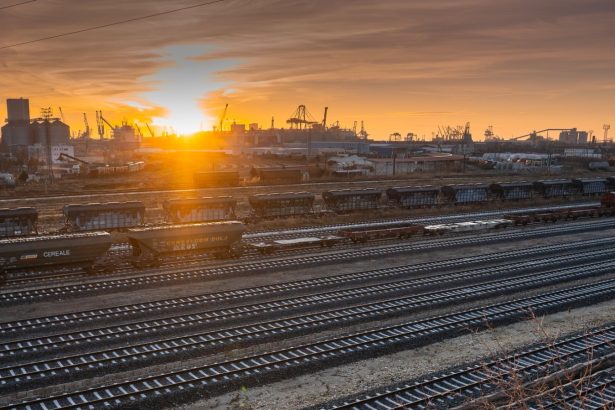 contract de peste 100 de milioane de euro pentru a doua etapa de modernizare a cailor ferate din portul constanta 67cc1a6b3dead