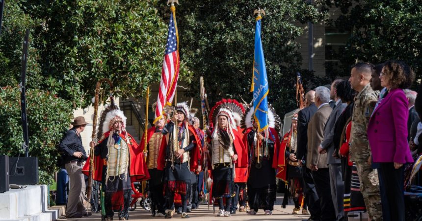 contributia militara a indienilor navajo a fost stearsa de pe site urile armatei sua importanta codului dezvoltat de acestia in razboi 67da8caf81877