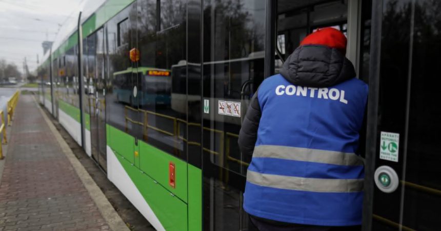 controlor stb atacat de un barbat pe linia 10 de tramvai din capitala agresorul a fugit de la fata locului 67d81e2637097