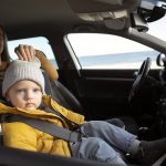 cresc amenzile pentru soferii care permit copiilor sa stea pe scaunul din fata 67d1c3ed770e2