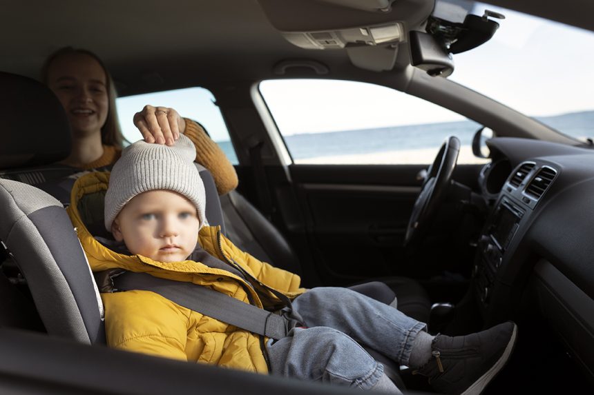 cresc amenzile pentru soferii care permit copiilor sa stea pe scaunul din fata 67d1c3ed770e2