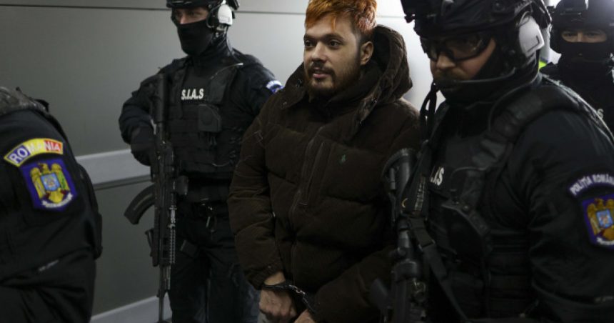 Criminalul francez extrădat din România a încercat să mituiască polițiștii români pentru a evita arestarea. Suma considerabilă oferită 1 criminalul francez extradat din romania a vrut sa mituiasca politistii romani ca sa nu l aresteze suma uriasa pe care a oferit o 67c896cc2b874