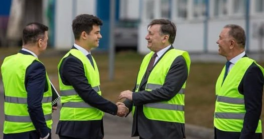 crin antonescu cei care viseaza la izolationism si lozinci despre industria calului sa nu uite ca respectul nu vine din vorbe goale 67d6b78cbd53f