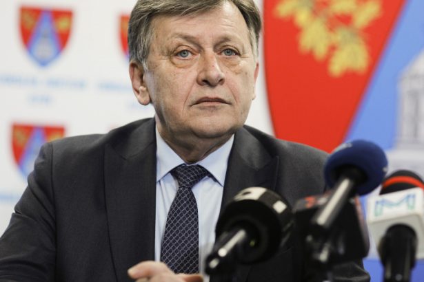 crin antonescu spune ca societatea romaneasca nu e dispusa sa accepte ca are statul si politicienii pe care ea insasi i a produs 67e661b48219e
