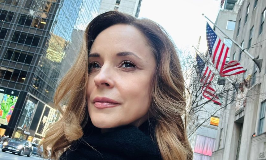 Cum este camera de hotel în care a stat Andreea Marin în New York și cât costă o noapte de cazare în locația de cinci stele. 1 cum arata camera de hotel in care a stat andreea marin in new york pretul pentru o noapte de cazare in locatia de cinci stele nu e mic 67d3f75c405b8