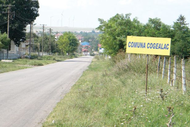 documente comuna cogealac este executata din nou din cauza datoriilor doua terenuri insumand 1 000 de metri patrati sunt scoase la licitatie 67e49df19bf04