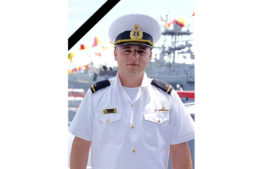 Doliu în Flotila Fluvială: Maistrul Militar Călin Ionuț-Iulian din Brăila a decedat la 26 de ani 1 doliu in flotila fluviala maistrul militar calin ionut iulian din braila a decedat la doar 26 de ani 67dc56e84a5d1