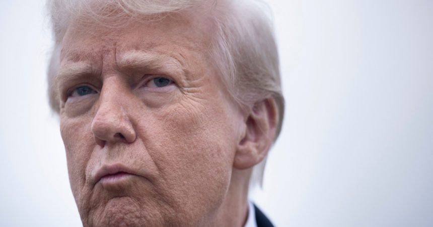 Donald Trump consideră că critica din partea presei este ilegală, având ca ținte principale CNN și MSNBC. 1 donald trump crede ca este ilegal ca presa sa l critice cnn si msnbc principalele tinte 67d52e2b4f7ec