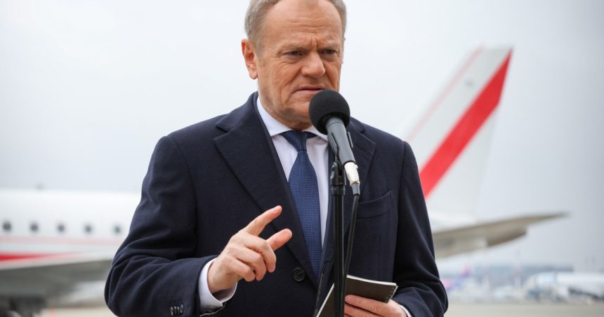 Donald Tusk consideră că poate să-l convingă pe Trump să sprijine Ucraina. „Trebuie să depășim această dilemă” 1 donald tusk crede ca il poate convinge pe trump sa sustina ucraina trebuie sa depasim aceasta dilema 67c47b3286e34