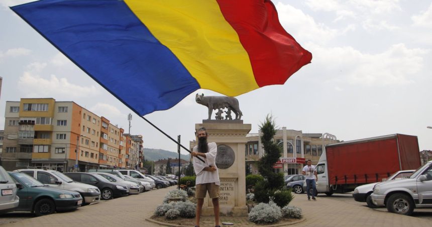 dupa ce a fost externat de la psihiatrie pentru ca s a urcat pe macara stegarul dac s a suit intr un copac langa arestul politiei 67e1634f4c52f