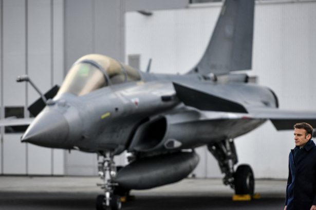 emmanuel macron armata franceza va spori si accelera comenzile de noi avioane multirol rafale 67d9a0fa755fc