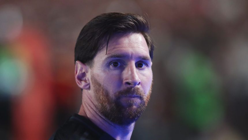 Fanii au cumpărat toate biletele pentru a-l vedea pe Messi, dar argentinianul nu va veni! Ce decizie a luat clubul? 1 fanii au cumparat toate biletele ca sa l vada pe messi dar argentinianul nu vine ce decizie a luat clubul 67c4262de2b4c