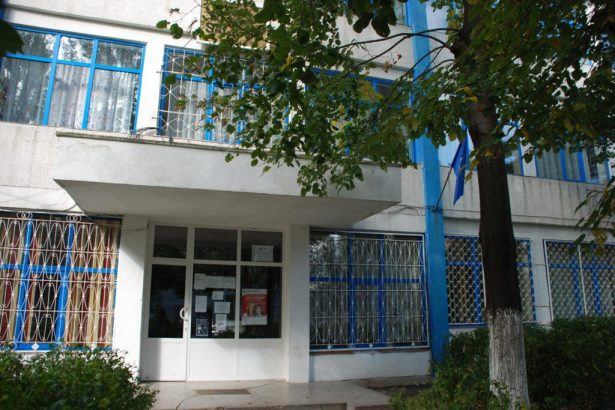firmele de casa ale primariei cernavoda vor sa prinda contractul de sapte milioane de lei pentru reabilitarea scolii ginaziale nr 33 din constanta 67c9daee408c2
