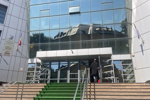 fosta arhitecta sefa din navodari trimisa in judecata de dna azi primul termen in dosar 67c8075968f8c