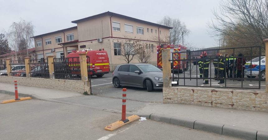 Alertă la Școala din Cuza Vodă, după ce mai mulți copii au acuzat stări de rău. Vezi aici ce s-a întâmplat 1 foto alerta la scoala din cuza voda dupa ce mai multi copii au acuzat stari de rau vezi aici ce s a intamplat 67d168769d0e4