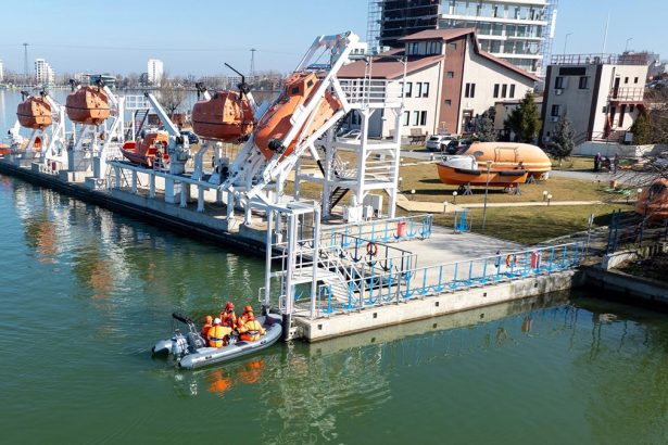 foto ceronav a crescut numarul de cursuri offshore ca urmare a serviciilor de calitate oferite 67cabf60abca9