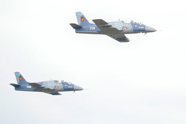 foto cinci aeronave iar 99 sm modernizate la fabrica de avioane craiova vor intra in dotarea mapn 67d1b12edc42b