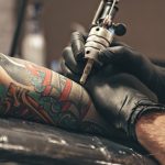 foto cum pot influenta tatuajele riscul de cancer de piele un studiu pe frati gemeni sugereaza o posibila legatura 67cc9c7239fc4