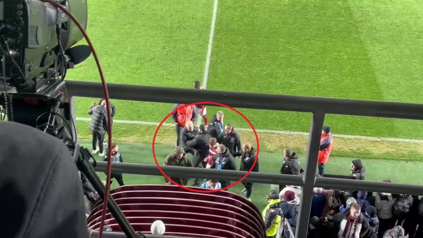foto marius sumudica a erupt la pauza meciului rapid craiova a sarit la un membru din staff ul oltenilor 67e847edcec07