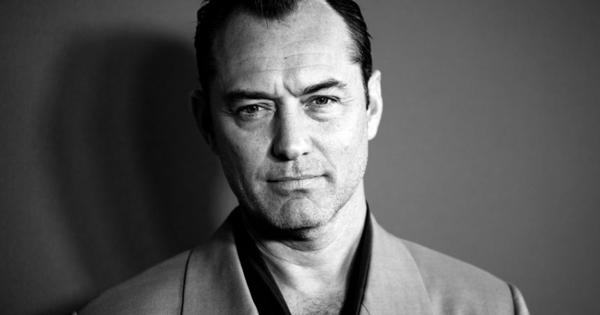foto primele imagini de pe platourile de filmare cu transformarea lui jude law in vladimir putin un everest de escaladat 67e59373ad981