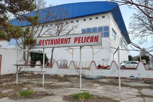 foto restaurantul pelican din saturn o ruina a trecutului va fi demolat dupa ce thr marea neagra a incercat sa il vanda de mai multe ori 67d27aabd4357