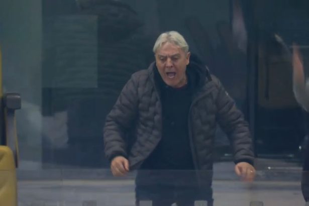foto si video craiova a cerut rosu pentru ngezana cartu a izbucnit dupa decizia lui barbu hotii hotii din peluza 67cde9d4d2d77