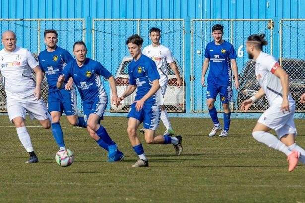 foto si video gasca nebuna renaste liderul din liga 4 bucuresti are victorii pe linie golaveraj 66 2 si titular de 15 ani 67d94556ed0fd