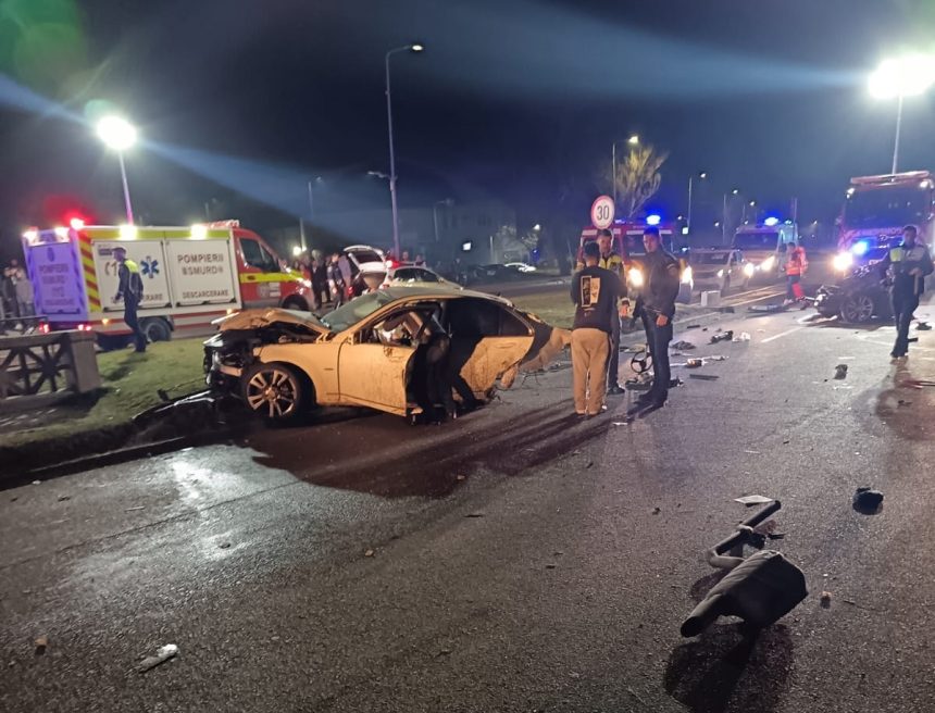 foto video accident cumplit la intrare in mamaia doua victime se zbat intre viata si moarte o masina s a rupt in doua in urma impactului 67cf71bac11b6