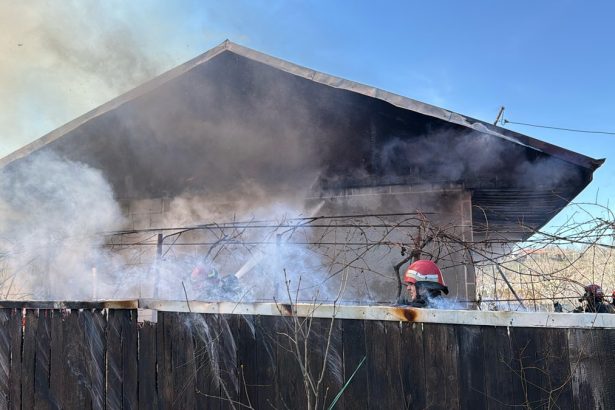 foto video incendiu la o casa din somova a intervenit si un echipaj smurd 67c82a6d41124