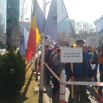 foto video sindicalistii de la damen mangalia picheteaza ambasada olandei 67cac2ee530ca