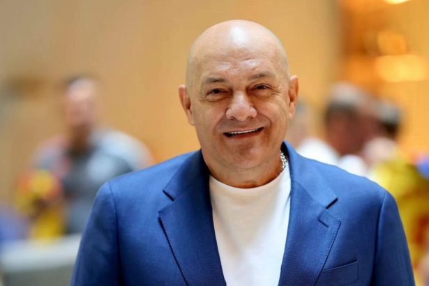 gabi balint amuzat de roata antrenorilor de la petrolul imi vine si sa rad 67d9d5858bb33