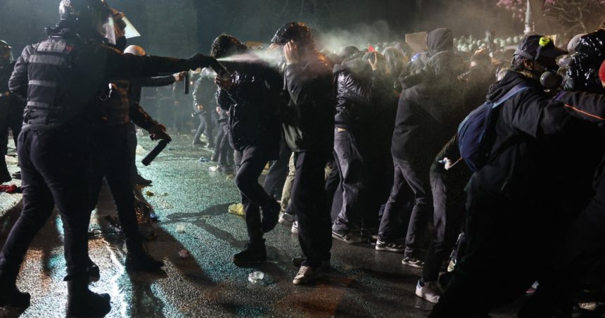 galerie foto a cincea noapte de proteste masive in turcia fortele de ordine au folosit gaze lacrimogene gloante de cauciuc si tunuri cu apa 67e11631b2f1a