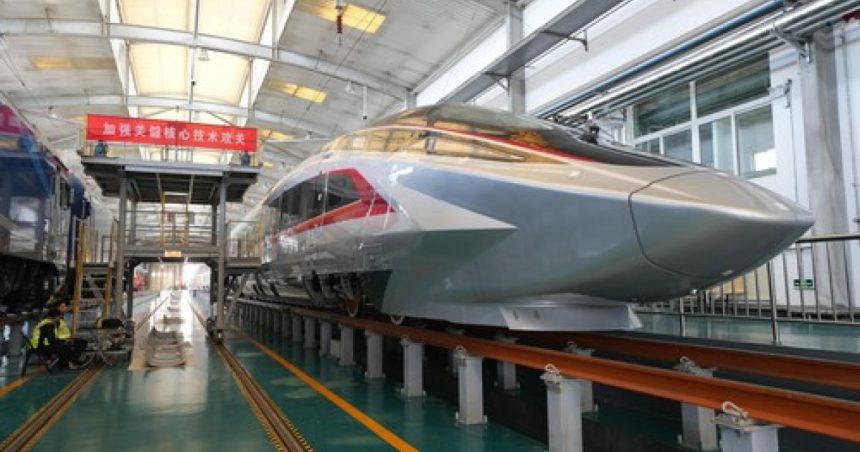 Cum arată cel mai rapid tren de mare viteză din lume, aflat în teste la Beijing, capabil să atingă viteze de până la 450 km/h. 1 galerie foto cum arata cel mai rapid tren de mare viteza din lume aflat in teste la beijing poate ajunge pana la 450 km h 67caf3df51b04