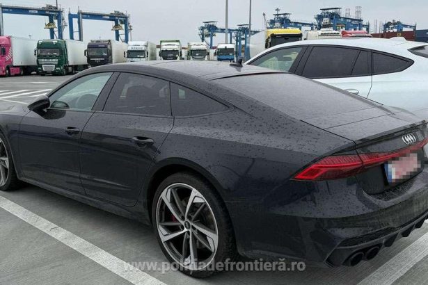 galerie foto doua masini de lux de peste 200 000 de euro cu acte si numere false descoperite in portul constanta unde urmau sa fie exportate 67dbe8d65a25f