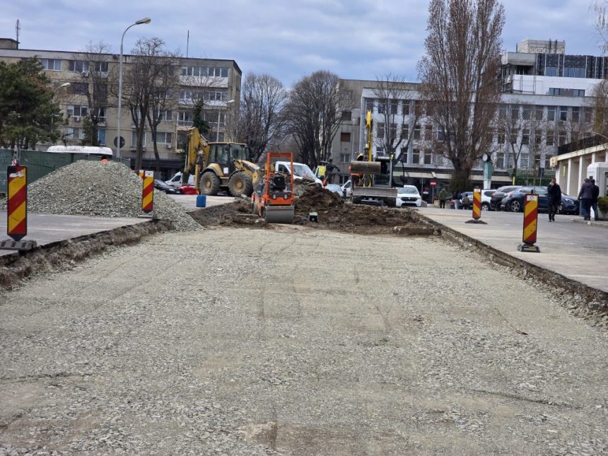Lucrări simultane ale RAJA și Primăriei în zona Sălii Sporturilor pentru a reduce disconfortul. 1 galerie foto in zona salii sporturilor lucreaza si raja si primaria concomitent pentru a minimaliza disconfortul 67dcaa656208f