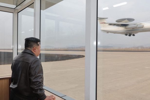 galerie foto kim jong un a supravegheat testarea unor noi drone explozive vor fi folosite pentru misiuni tactice de atac 67e50a44ad627