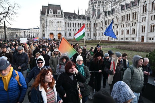 galerie foto ungaria interzice parada pride a comunitatilor lgbtq presedintele sulyok a promulgat legea proteste de amploare la budapesta 67daaf778dfdb