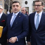 George Simion și-a anunțat candidatura la alegerile prezidențiale, precizând că a strâns 604.000 de semnături pentru BEC. „Eu le strâng de duminică.” 2 george simion si a depus candidatura la alegerile prezidentiale am depus 604 000 de semnaturi la bec eu le strang de duminica 67d44838f261c