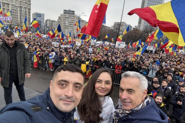 george simion si calin georgescu umar langa umar la protestul din piata victoriei 67c33fd3bf462