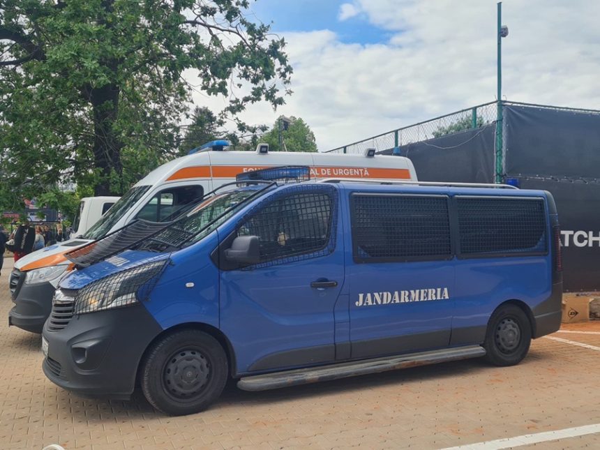in parcul de la gara o femeie a fost luata in vizor de jandarmi fiind banuita de consum de substante interzise 67d7fc763d9f5