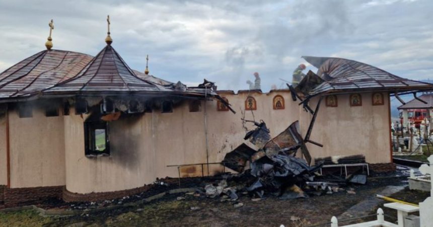 incendiu devastator la o biserica din bacau preotul paroh a ajuns la spital 67e015558a26f