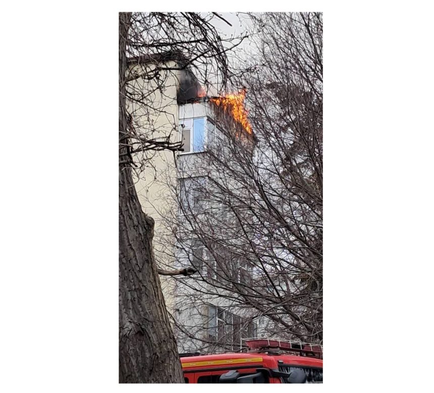 incendiu la un bloc din tomis nord pompierii intervin cu patru autospeciale de stingere autoplatforma si autospeciala pentru victime multiple 67c3040ecb6cf
