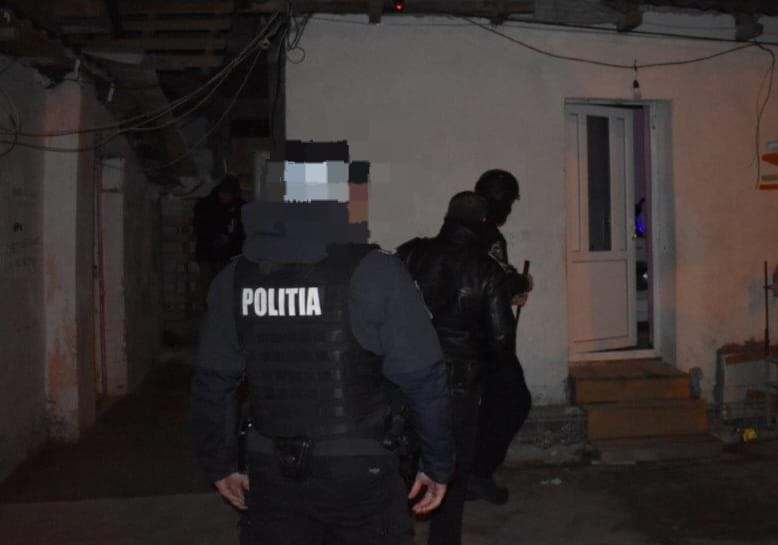 incredibil ofiter de politie retinut de diicot si ar fi pus casa la dispozitie pentru consumul de substante interzise 67e90e6e2fd84