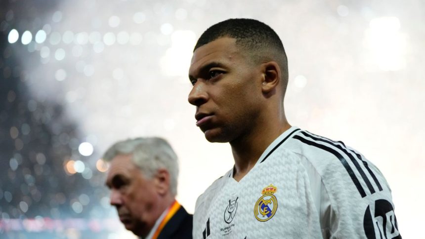 kylian mbappe ia atitudine reactie dura dupa ce fanii psg au injurat tatal decedat a fostului jucator 67db0758e6d32