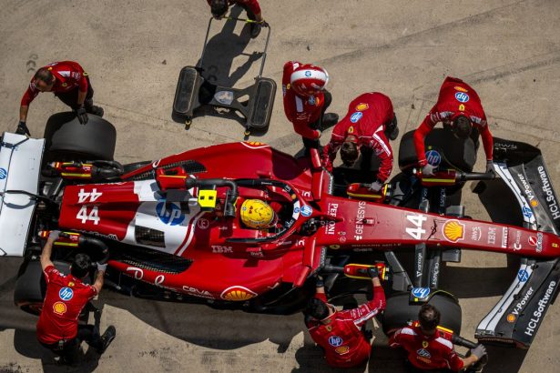 lewis hamilton face legea in china ce s a intamplat in marele premiu de la shanghai in calificari 67dd800675564